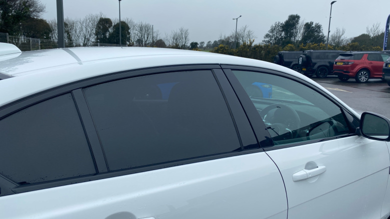 Jaguar XE 2.0 D200 R-Dynamic SE 4dr Auto Diesel Saloon